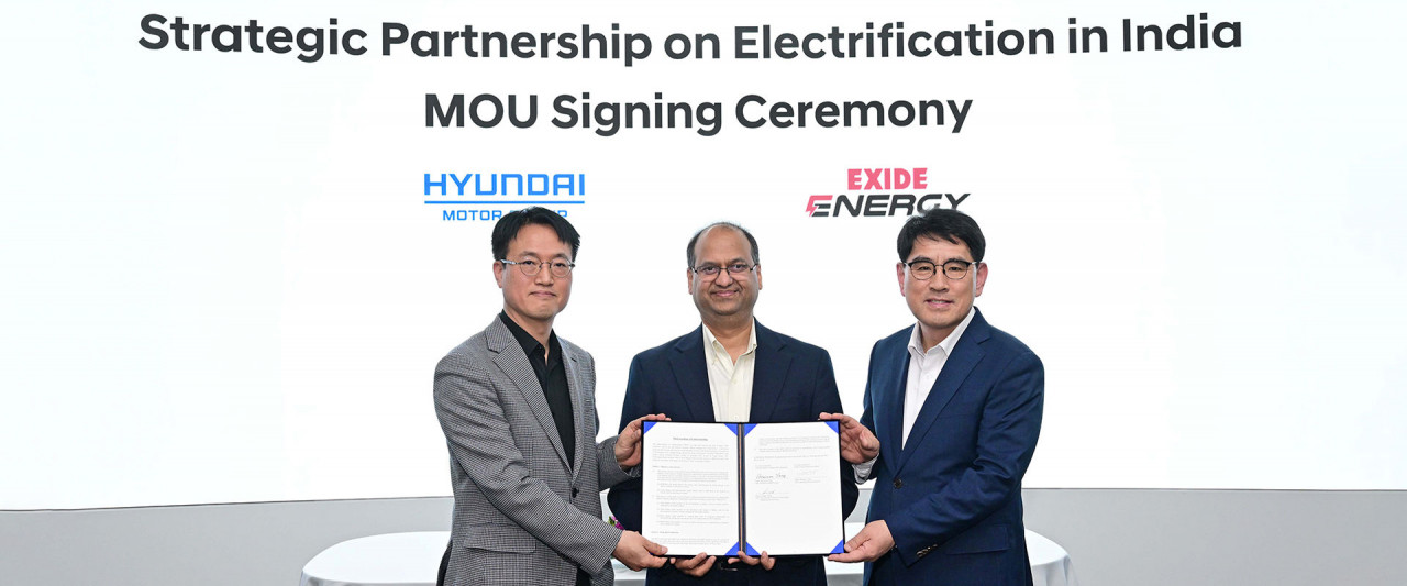 An image of executives of Hyundai-Motors-Kia-MoU-signing-with-Exide Energy for EV battery localization in India