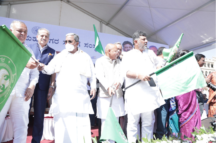 Tata Motors’ smart electric bus was inaugurated by Hon’ble Chief Minister of Karnataka, Shri Siddaramaiah along with Hon’ble Deputy Chief Minister of Karnataka, Shri DK Shivakumar, Shri Ramalingareddy, Hon’ble Minister for Transport & Mujarai, Govt of Karnataka & Chairman, BMTC, Shri Rizwan Arshad, Hon’ble MLA, Shivajinagar Assembly Constituency, Ms Kala Krishnswamy, IPS, Director (S&V), BMTC and Ms. G Sathyavathi, IAS, Managing Director, BMTC.