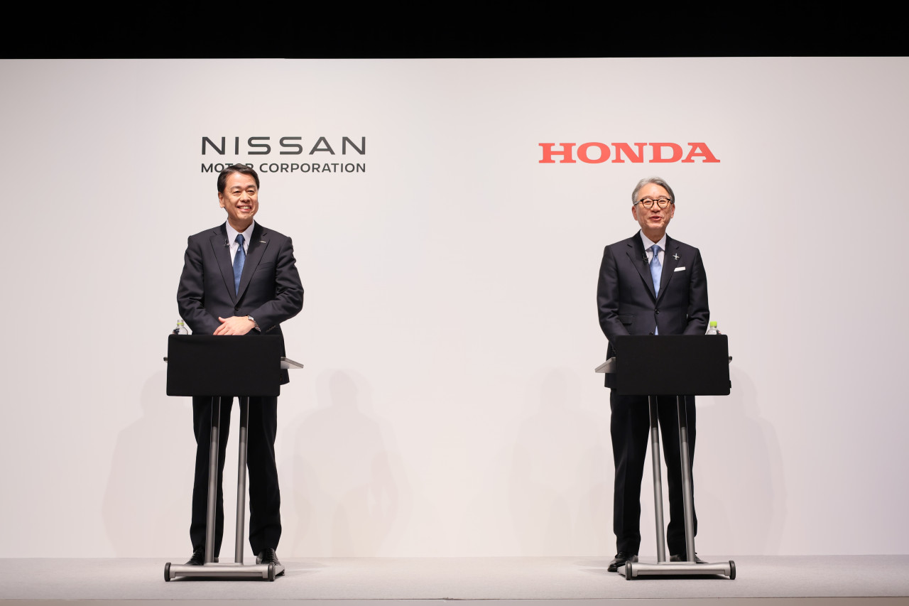 Makoto Uchida (left), President and CEO of Nissan along with Toshihiro Mibe, Director, President, and representative executive officer at Honda at a joint conference in Tokyo on Friday, March 15.