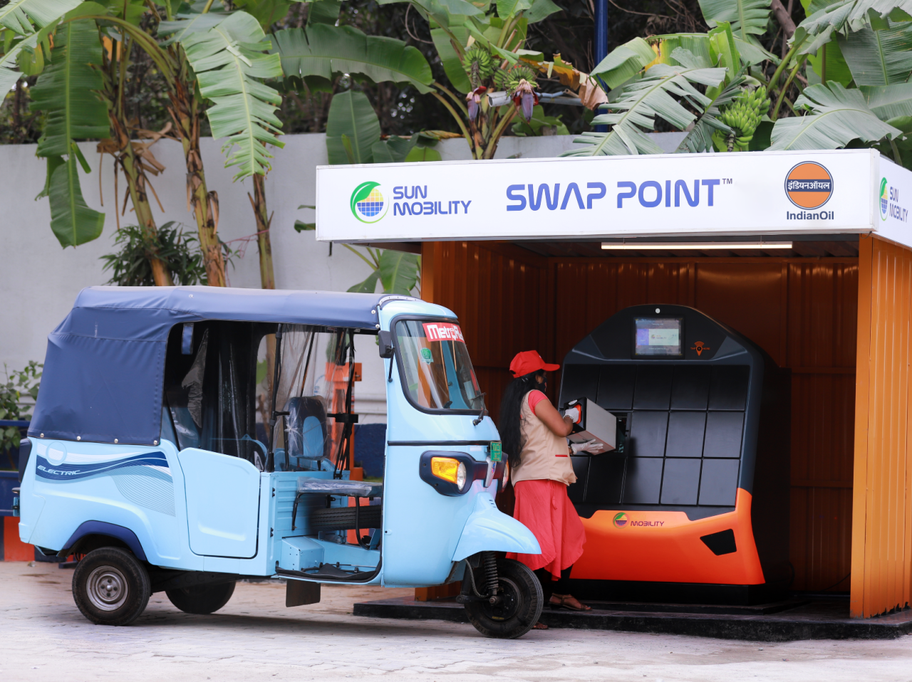 Indian Oil inks landmark deal with SUN Mobility for establishing over 10,000 battery-swapping stations