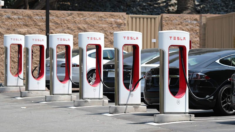 Tesla Supercharger EV charging stalls network (Source:Tesla)